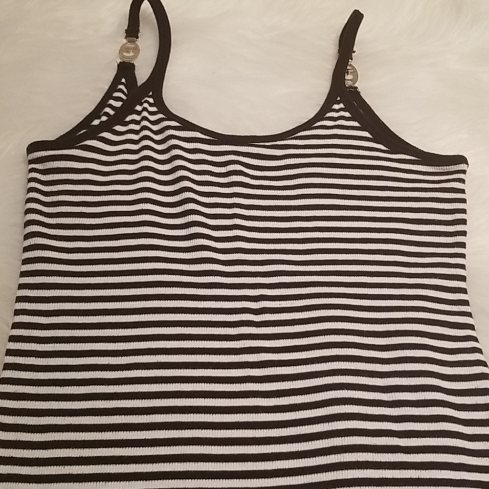 Guess T top